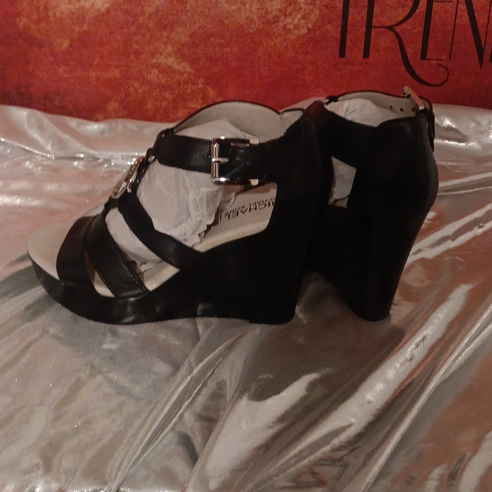 Michael Kors dressy Wedge Sandal (NEW) W/O tags Size 6 Gorgeous💖 - Picture 2 of 5